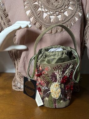VIRAL BEADED BAG - ABSTRACT PALM TREE 2026